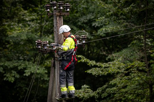 ESO skelbia, kada gyventojams bus atkurtas elektros tiekimas: kai kuriems gali tekti laukti dar 5 dienas