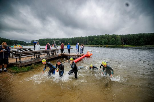 Vėjuotoje triatlono fiestoje Molėtuose – paaiškėję Lietuvos čempionai bei kova dėl LTT taškų