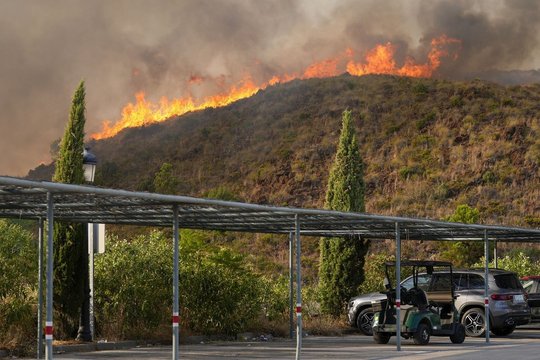 JAV Nevados valstijoje sparčiai plintantis gaisras pridarė didžiulės žalos: sunaikino dešimtis namų
