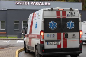 Raseinių rajone senjorės rankose sprogo petarda – moteris skubiai nuvežta į ligoninę
