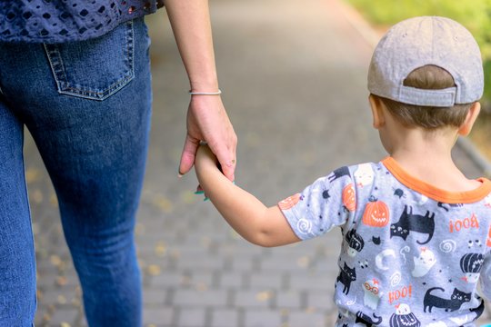 Pastebėjus skoliozę: kada sunerimti ir ką daryti toliau?