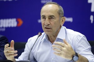 Armėnijos policija suėmė opozicijos lyderį ir jo sūnų dėl kaltinimų korupcija
