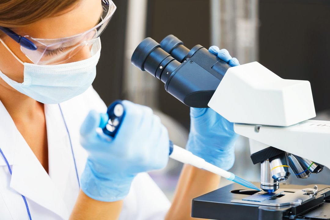 Lietuvos universiteto chemikės kuria dvigubo poveikio junginius kovai su vėžiu ir infekcijomis