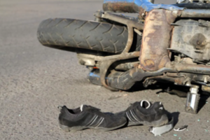 Kauno rajone – du girti vairuotojai ir panašus scenarijus: kliudyti motociklai, nukentėjo vaikai