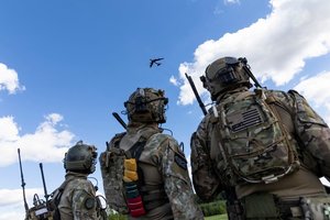 Žiniasklaida: ketvirtadienį JAV informuos NATO sąjungininkus apie persvarstytą pajėgų dislokavimą