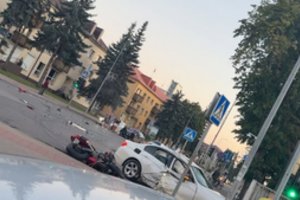 Tauragėje BMW užkirto kelią motociklininkui – prireikė medikų