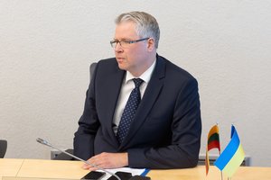 Įtakingam socdemui „čekiukų“ byloje gresia bauda ir draudimas dirbti valstybės tarnyboje