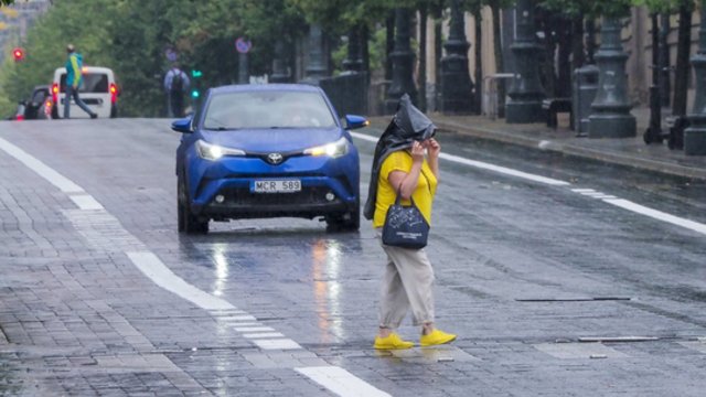 Prieš savaitgalį – orų pokyčiai: saulėtas dienas keis kritulių ciklonas