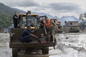 Potvynio Nepalo ir Tibeto pasienyje aukų skaičius išaugo iki 359