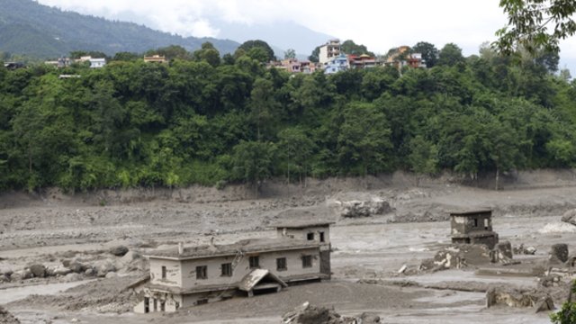 Po nuošliaužos Kinijos ir Nepalo pasienyje – pavojingas reiškinys: situacija gali būti dar rimtesnė