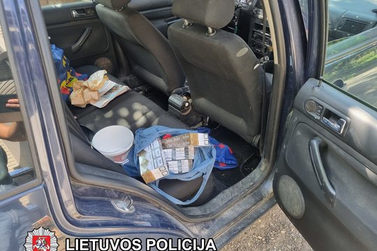 Už pekybą kontabandinėmis cigaretėmis skirta 7 tūkst. eurų bauda vyro nesustabdė – įkliuvo trečiąkart