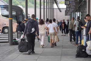 Sąlygos sudarytos vienodos, tačiau keleivių pasirinkimas aiškus: autobusai įveikia traukinius