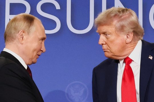 Karas Ukrainoje. Ukraina galimai atakavo įtariamą Rusijos kariuomenės būstinę
