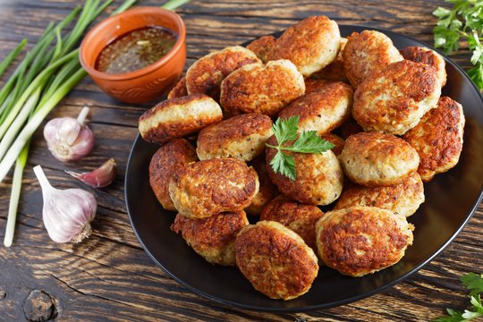 Duona kotletų farše – praeitis: vos pora šaukštų šio ingrediento, ir kotletai taps sultingi, su traškia plutele