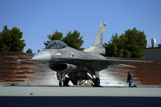 Pranešama, kad Graikija pakėlė naikintuvus F-16, nes virš oro uosto praskrido turkiškas dronas