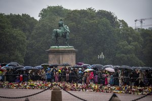 D. Trumpas ir kiti lyderiai reiškia užuojautas dėl Norvegijos karaliaus Haraldo mirties