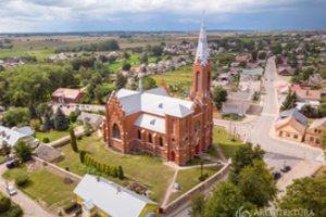 Audra kirto ir Žiežmarių bažnyčiai: pavojų praeiviams kėlė 40 metrų aukštyje nulūžęs kryžius