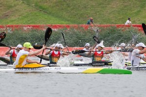 Pasaulio čempionate 6 vietą iškovoję baidarininkai papildė olimpinių taškų kraitį