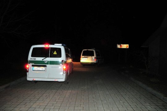 Alytuje naktį apiplėštas jaunuolis: plėšikai patykojo automobilių aikštelėje