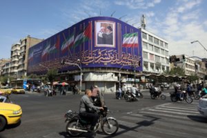 Irano lyderis M. Khamenei paragino musulmoniškas šalis susivienyti prieš JAV ir Izraelį