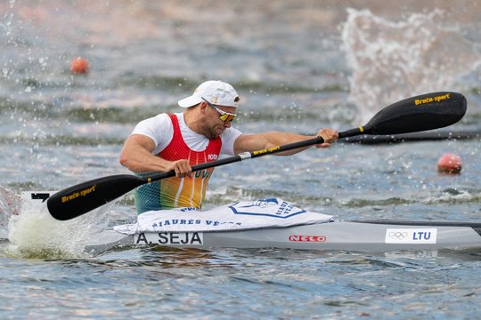 Nuo pasaulio čempionato medalio baidarininką A. Seją skyrė vos 0,02 sekundės