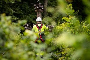 ESO: po audros elektros vis dar neturi 17 tūkst. klientų