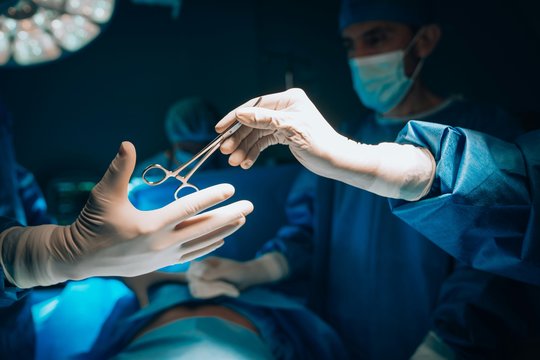 Santaros klinikose vaikui pirmą kartą atlikta sudėtinga šlaunikaulio operacija