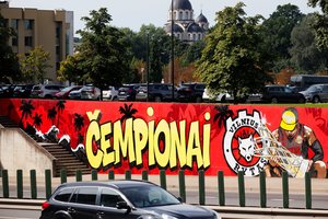 Netoli Seimo – naujas „Ryto“ pergalės simbolis: kasdien pamatys tūkstančiai