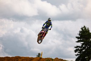 Lietuvos motokroso čempionatas Aliuose: kritimai, intriga ir įspūdingas Adrijos Skudutytės sugrįžimas