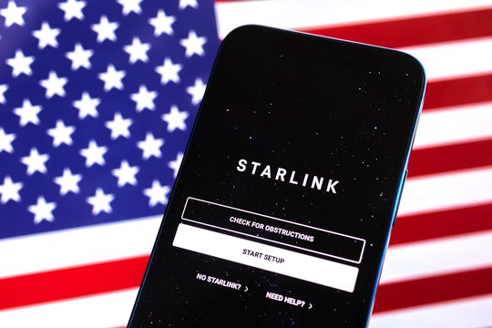 Džiaugsmas pernelyg ankstyvas: E. Muskas naudoti „Starlink“ smūgiams Rusijai neleis?