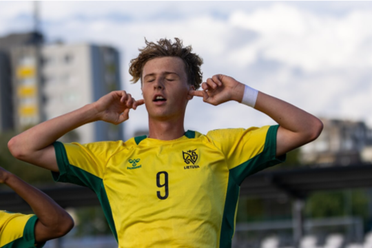 „Monaco“ akademijoje tobulėjantis Lietuvos futbolo talentas turės bėdų: jo ieško kariuomenė