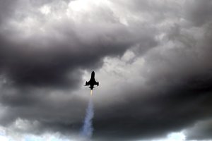 Aliarmas dalyje Latvijos: dėl oro pavojaus pakelti NATO naikintuvai