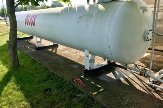 Rietavo savivaldybėje degalinėje prakiuro dujų talpyklos vamzdis