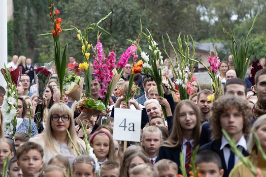 G. Nausėda Rugsėjo 1-ąją pasitiko mokinių minioje: kadrai iš šventės