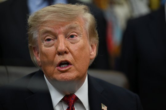 Donaldas Trumpas teigia peržiūrintis JAV poziciją dėl Folklando salų
