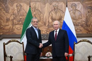 Irano prezidentas dėkojo V. Putinui už jo poziciją kare su JAV