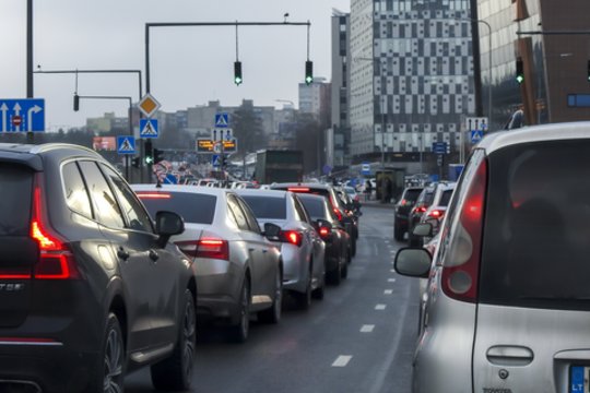 Dėl kamščių kalti ne tik gatvių remontai: pasakė, kaip greičiau prasibrauti per miestą