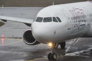 J. Taminskas atkirto kritikams dėl panaikinto skrydžio į Londoną – gali skristi „Wizzair“