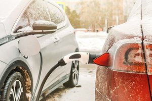 Kaip elektromobiliu nuvažiuoti toliau neaukojant komforto: šie patarimai padės