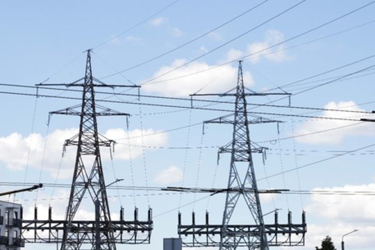 Įspėja apie numatomą drastišką elektros kainos šuolį: atsakė, kuriuos klientus paveiktų labiausiai