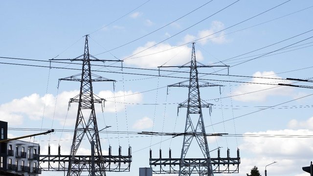 Įspėja apie numatomą drastišką elektros kainos šuolį: atsakė, kuriuos klientus paveiktų labiausiai