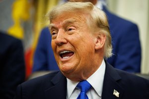 D. Trumpas „nedelsiant“ susitiktų su V. Putinu, bet iškėlė vieną sąlygą