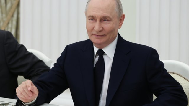 Apie karo pabaigą prakalbęs V. Putinas greitai pakeitė toną: apkaltino Vakarus be konkrečių pavyzdžių