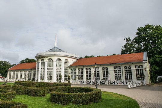 Raudondvaris Manor scandal: managers temporarily suspended, investigation requested