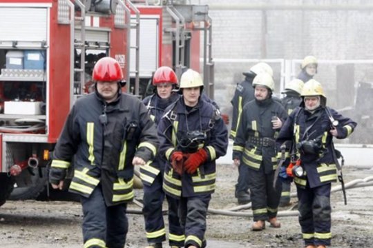 Šiaulių r. didžiulis gaisras nusiaubė įmonę – buvo sutelktos gausios pajėgos