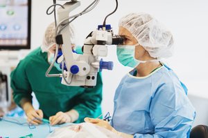 Pažangus kataraktos gydymas padėjo 76-erių kaunietei susigrąžinti ryškų regėjimą