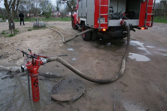 Utenos bendrabučio koridoriuje nežinomi piktadariai sudegino seną šaldytuvą