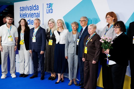 Konservatorių suvažiavimas: kadruose – garsiausi partijos vardai ir itin svarbūs svečiai