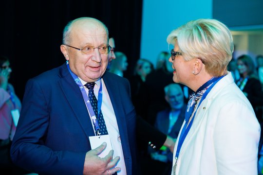 Konservatorių suvažiavimas: kadruose – garsiausi partijos vardai ir itin svarbūs svečiai