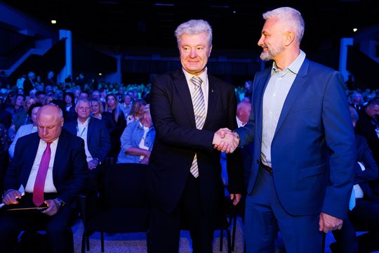 Konservatorių suvažiavimas: kadruose – garsiausi partijos vardai ir itin svarbūs svečiai